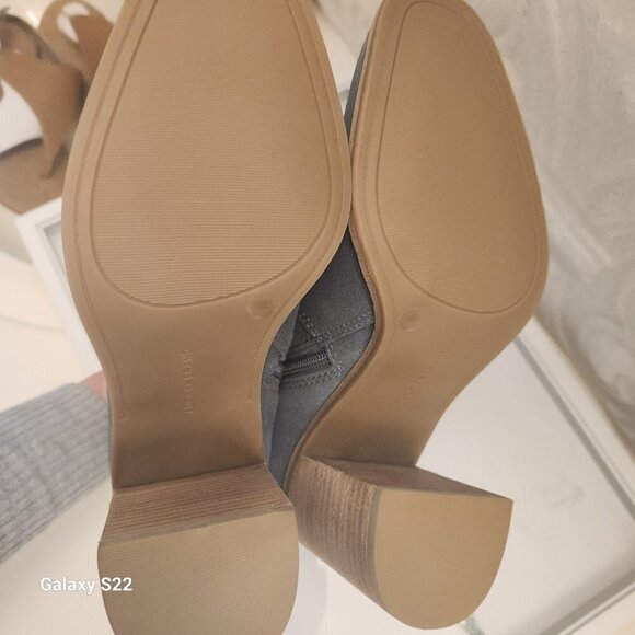 Lucky Brand "Pellyon" Grey/Blue Leather Booties. NWT. Size 8.5 - Picture 11 of 12